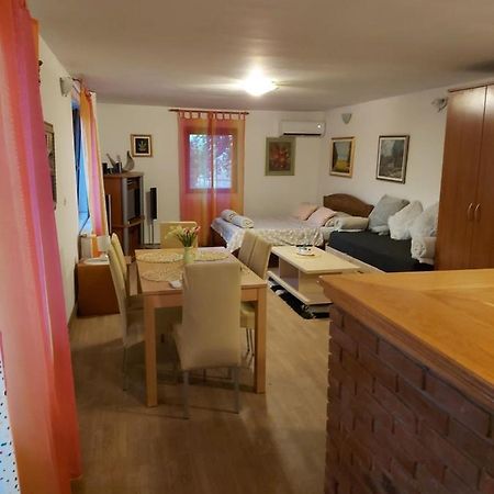 Studio Apartman Kotro Beli Manastir Exterior foto
