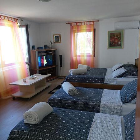 Studio Apartman Kotro Beli Manastir Exterior foto